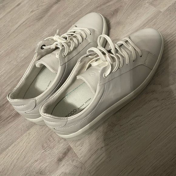 Like New Ecco Sneakers - Picture 2 of 4